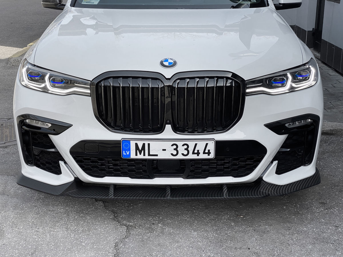 Carbon front splitter for BMW G07 X7 M Sport bumper