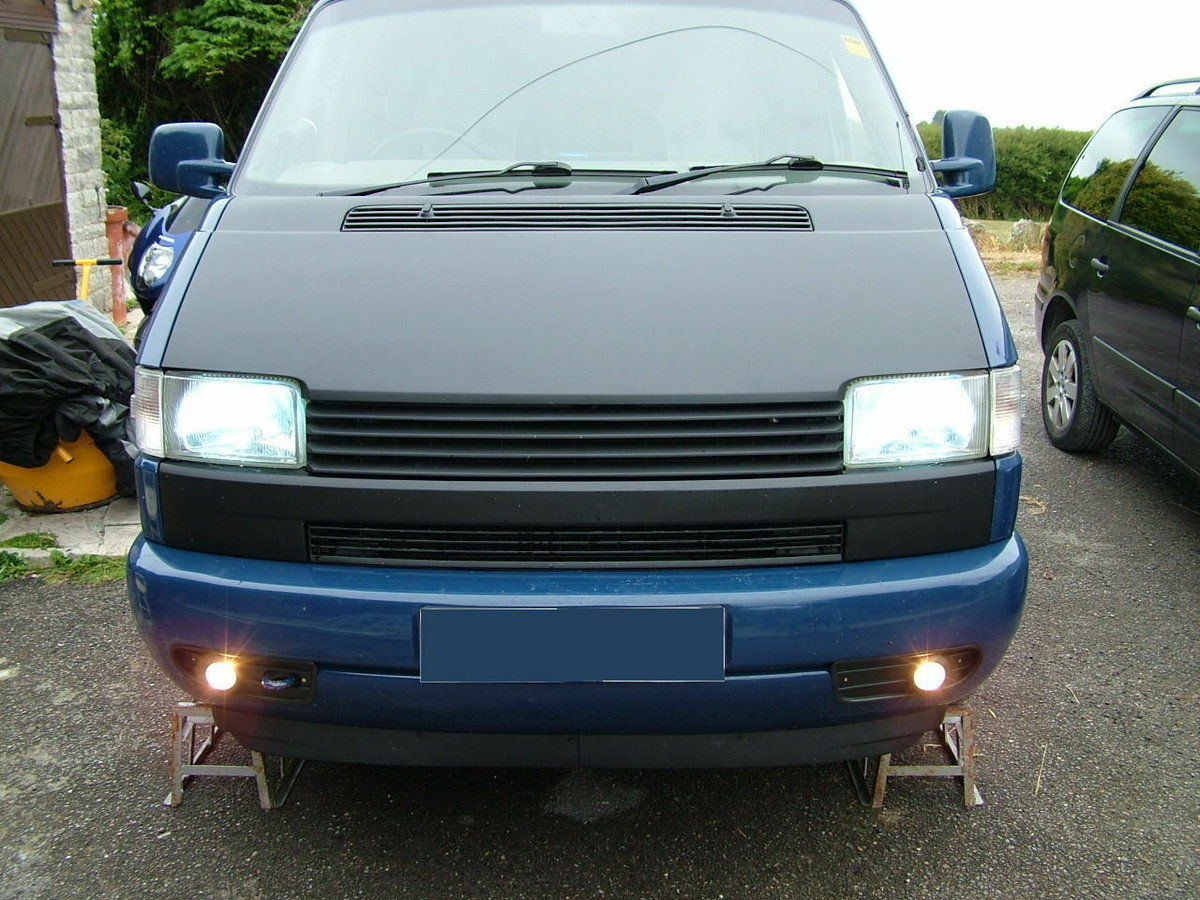 Front Black Badgeless Grill Without emblem For VW T4 1990-2003 Short Nose