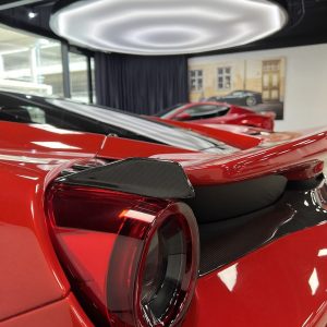 Carbon Backlight Eyelids / Taillight fin for Ferrari 488