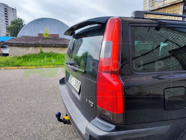 Classic style roof spoiler for Volvo V70 / XC70 Mk2 2000-2007