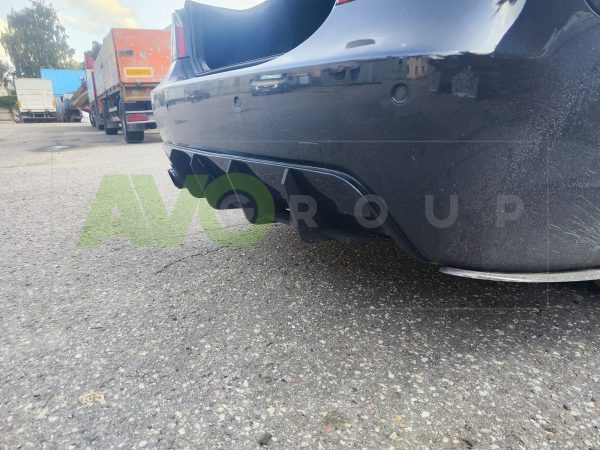 Aizmugurējā bampera apakšējā difuzora papildinājums ar ribām priekš BMW E60 E61 M Sport