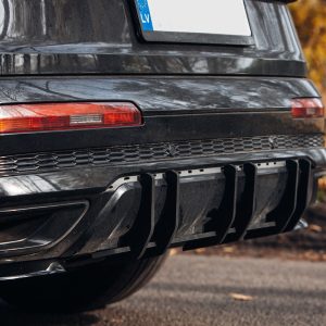 Aizmugurējā bampera apakšējā difuzora papildinājums ar ribām priekš S Line Audi Q7 4M MK2 Facelift