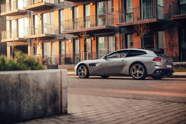 CARBON Sport roof extension spoiler for Ferrari GTC4 Lusso