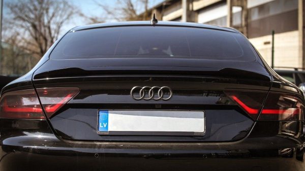 Carbon rear trunk lip spoiler / wing for Audi A7 / S7 / RS7 4G8 2010-2018