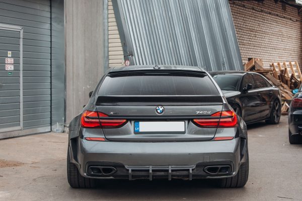 Carbon sunblind roof extension window spoiler for BMW 7 G11 / G12