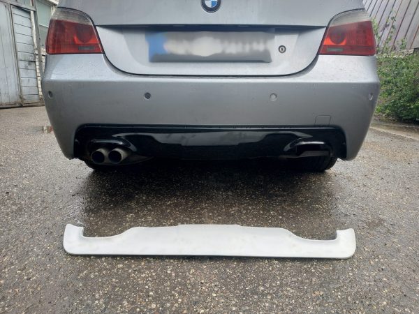 Double Twin Exhaust Rear bumper diffuser for BMW 5 E60 / E61 2003-2010